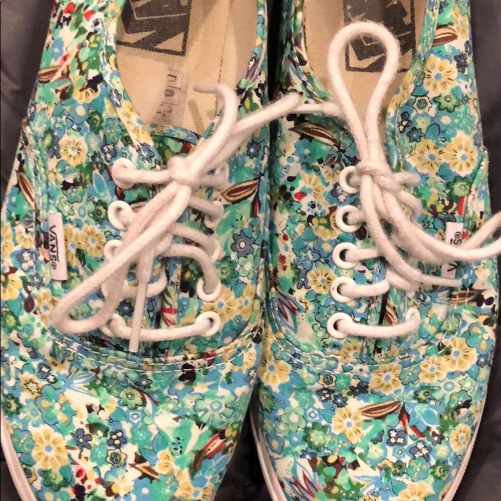 Vans tennis shoes